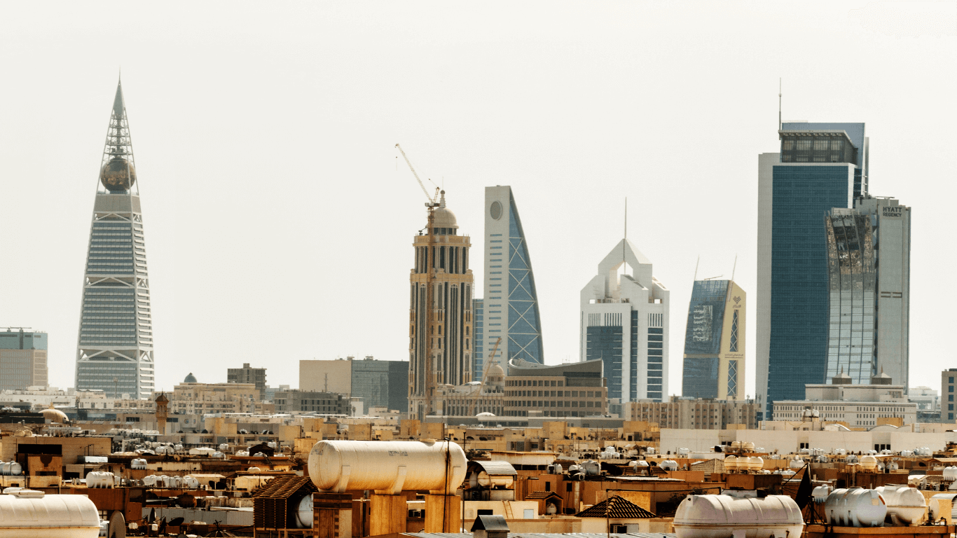 New Umrah Visa Rules 2025: What All Visa Holders Should Know 3 Untitled design 2 1